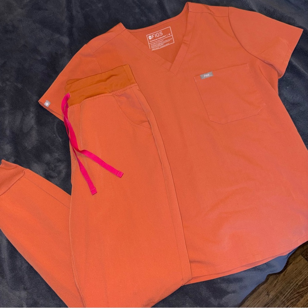 FIGS Terracotta Jogger Scrub Set